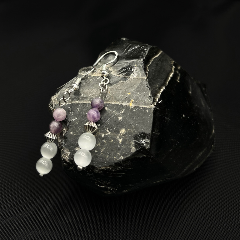 Orecchini Lepidolite e Pietra di Luna – Armonia ed Eleganza