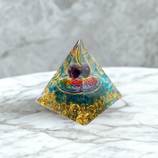 Piramide Orgonite Ametista e Cristalli