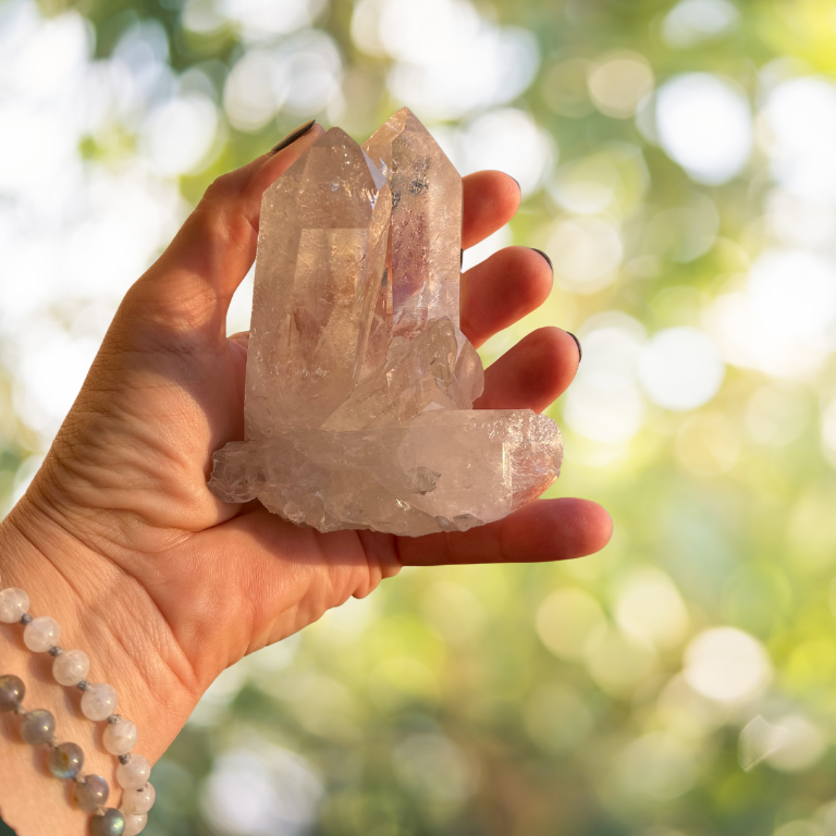 Cluster di Quarzo Ialino Naturale – Energia Pura e Chiarezza Cristallina