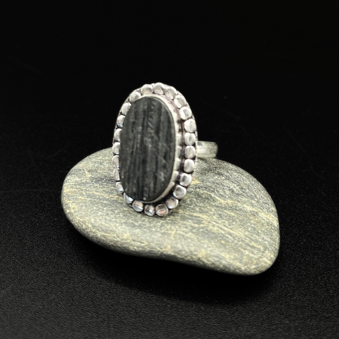 Anello Artigianale con Tormalina Nera Grezza