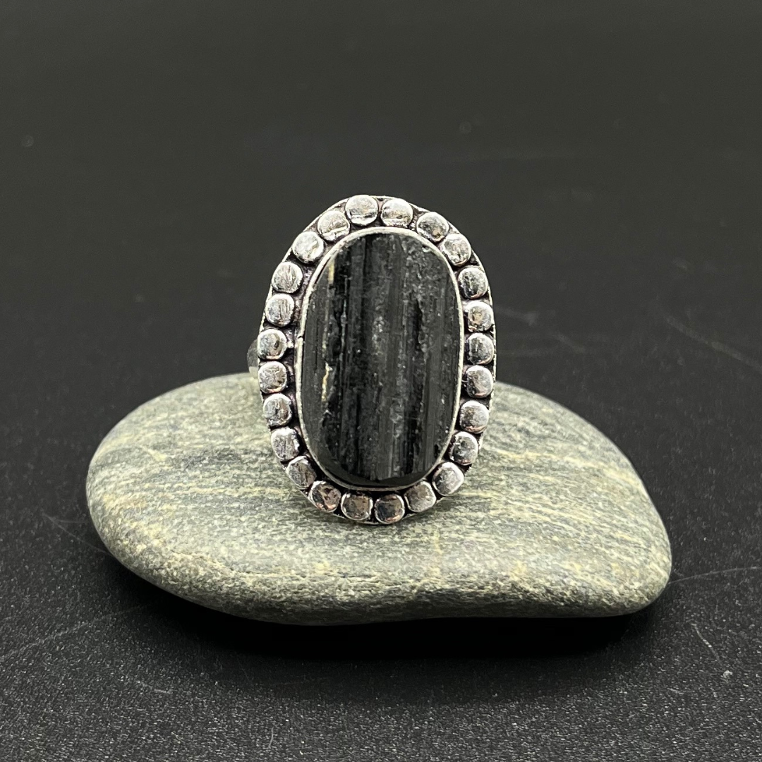 Anello Artigianale con Tormalina Nera Grezza