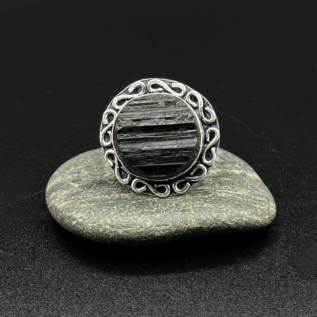 Anello Artigianale con Tormalina Nera Grezza