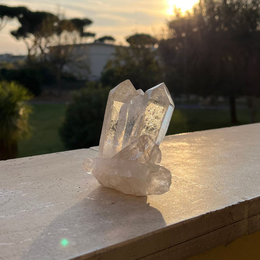 Cluster di Quarzo Ialino Naturale – Energia Pura e Chiarezza Cristallina