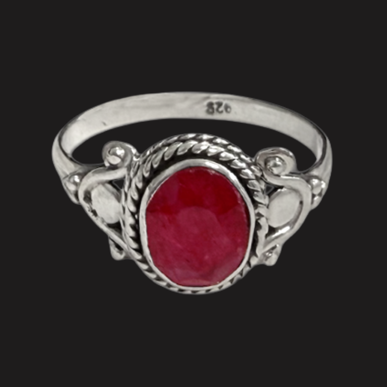 Anello in Rubino sfaccettato e Argento 925