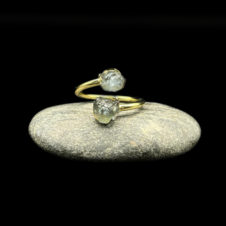 Anello con Acquamarina grezza