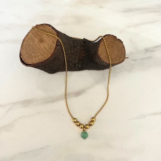 Collana in Acciaio Dorato con Ciondolo in Pietra Naturale