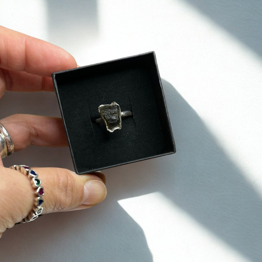 Anello Regolabile in Argento 925 con Moldavite Grezza