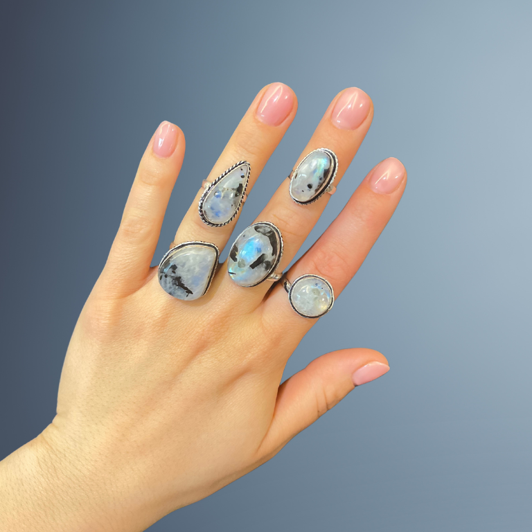 Anello con Pietra di Luna e Tormalina Nera