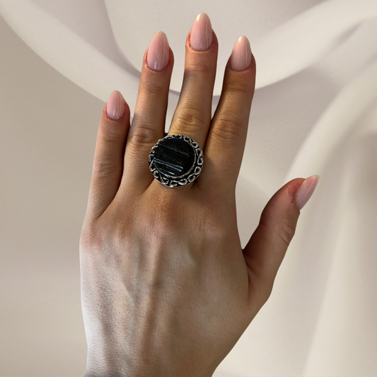 Anello Artigianale con Tormalina Nera Grezza