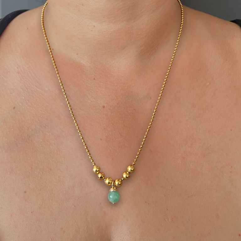 Collana in Acciaio Dorato con Ciondolo in Pietra Naturale