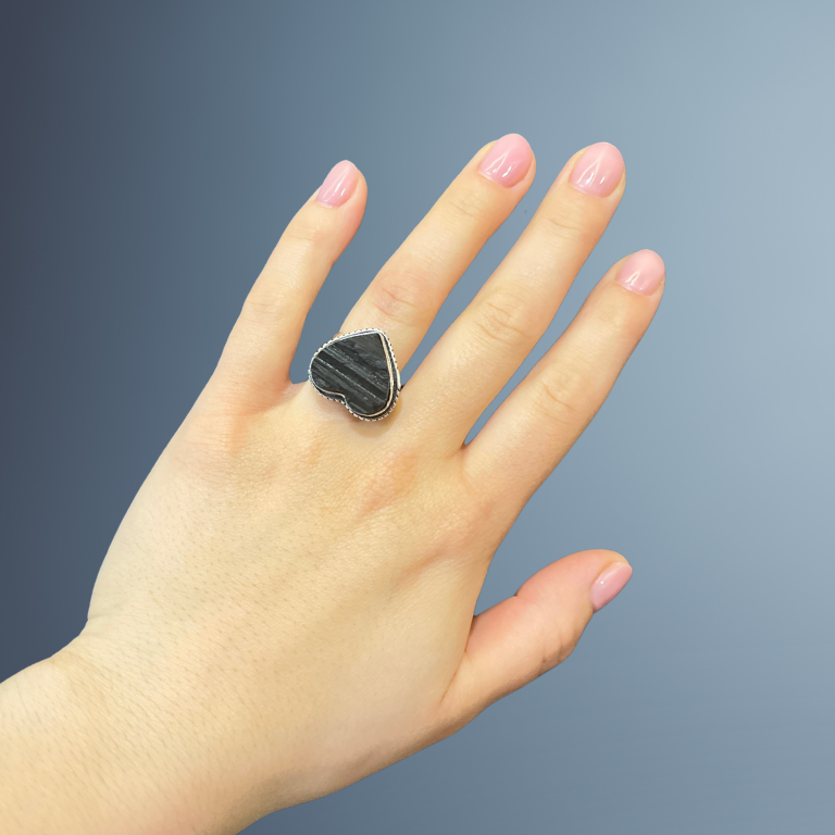 Anello Cuore in Tormalina Nera Grezza