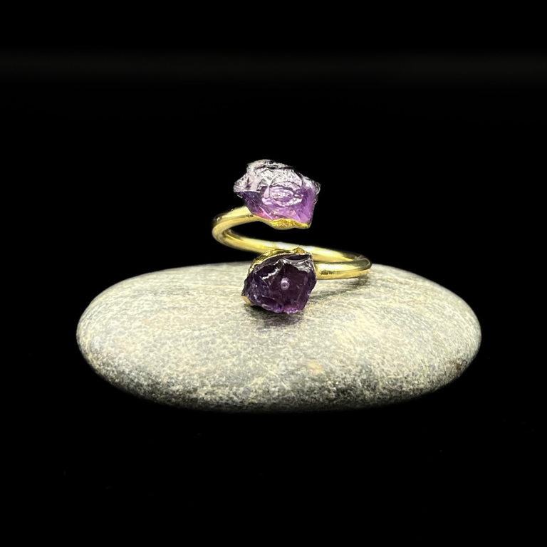 Anello con Ametista grezza