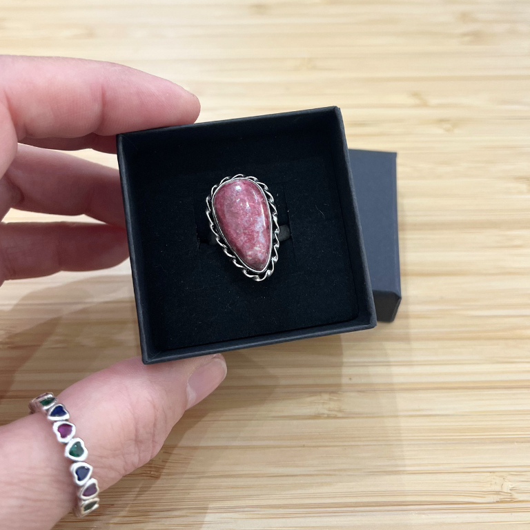 Anello Regolabile in Thulite Naturale