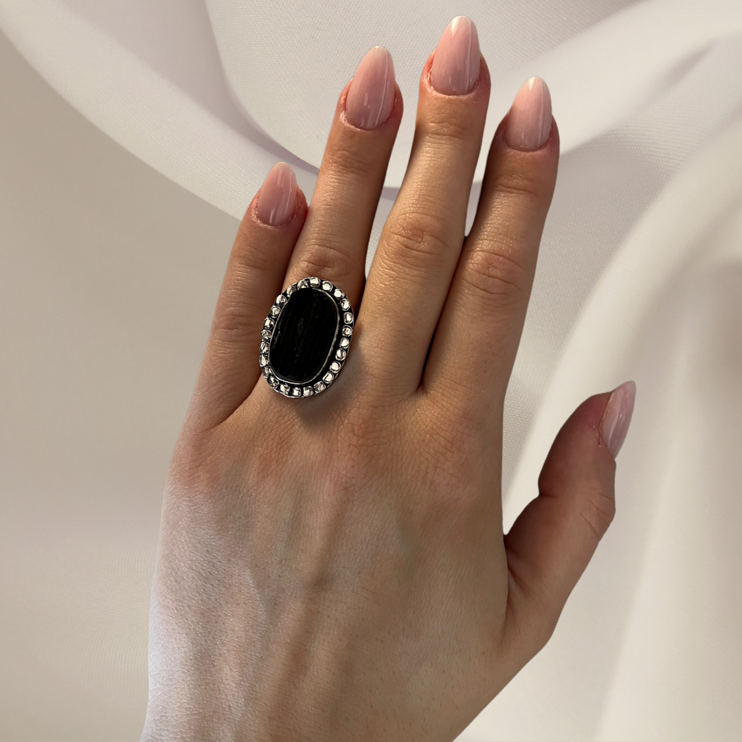 Anello Artigianale con Tormalina Nera Grezza