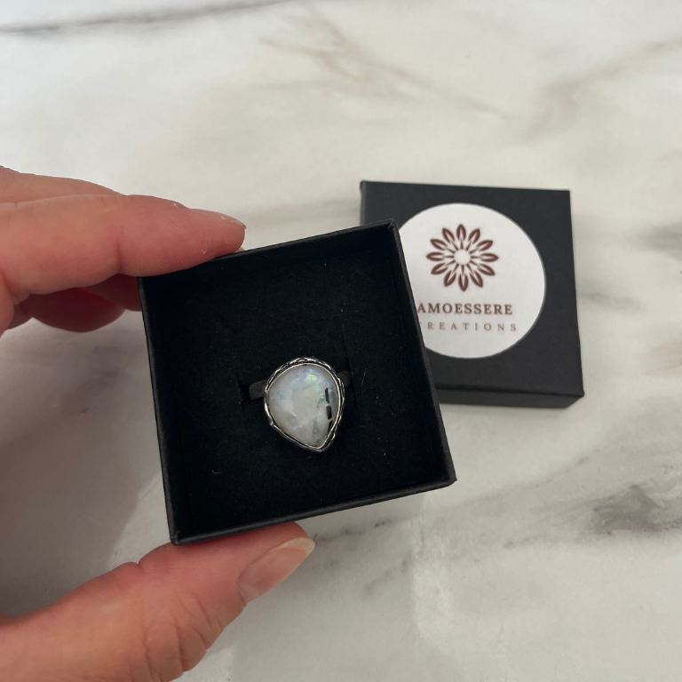 Anello con Pietra di Luna e Tormalina Nera