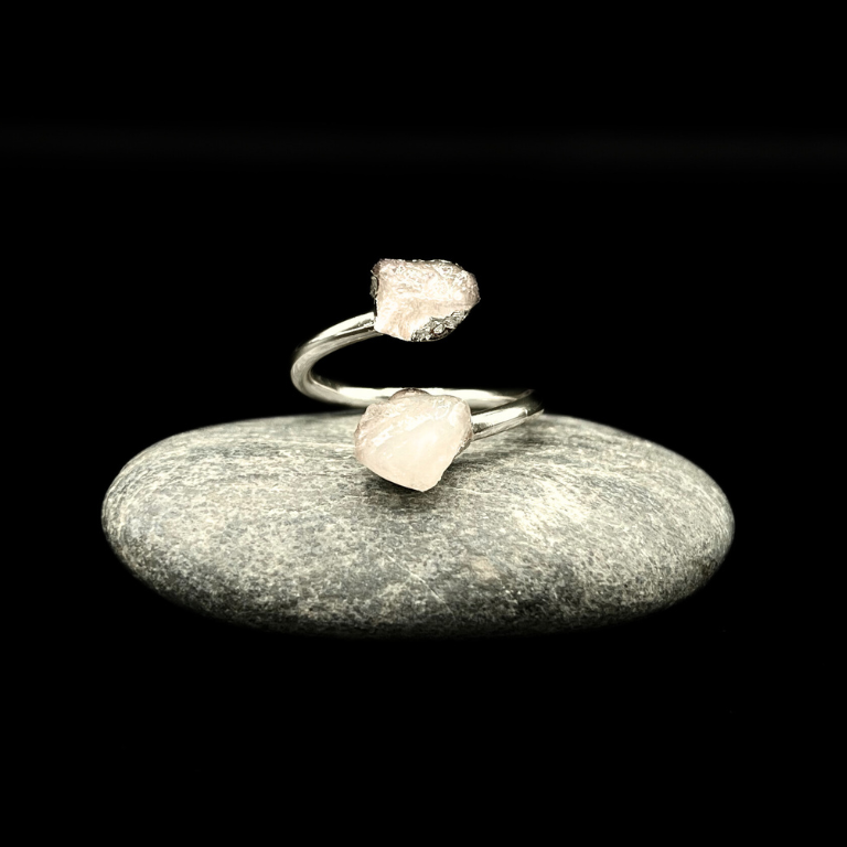 Anello con Pietra di Luna grezza