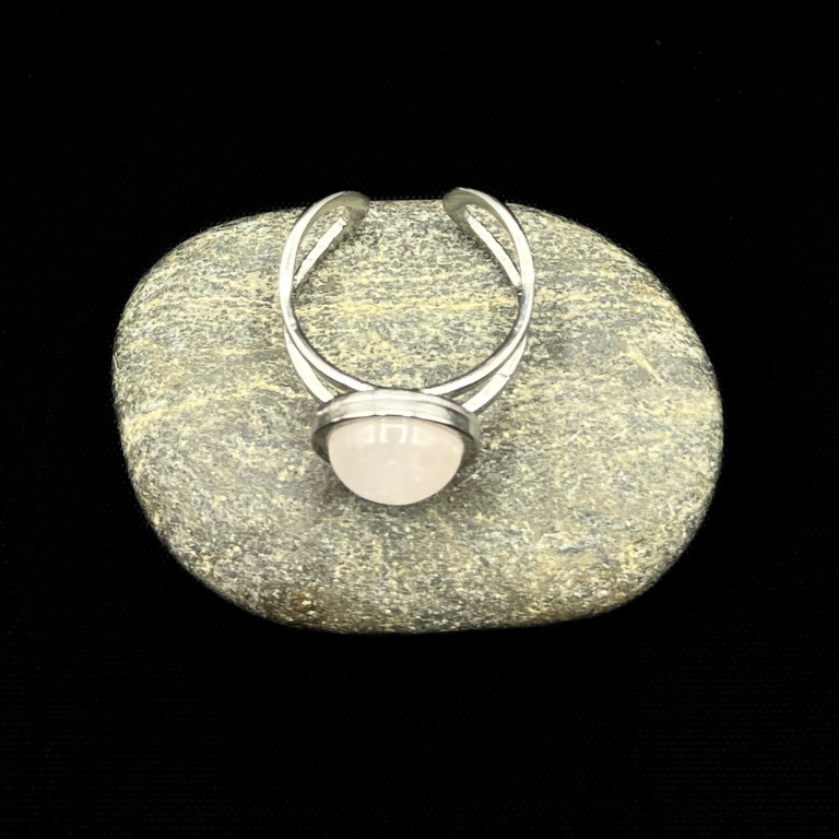 Anillo de acero de cuarzo rosa