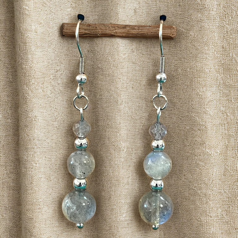 Orecchini in argento sterling fatti a mano con labradorite: pietra di fuoco blu - Italia Orecchini in argento sterling fatti a mano con labradorite: pietra di fuoco blu - Italia