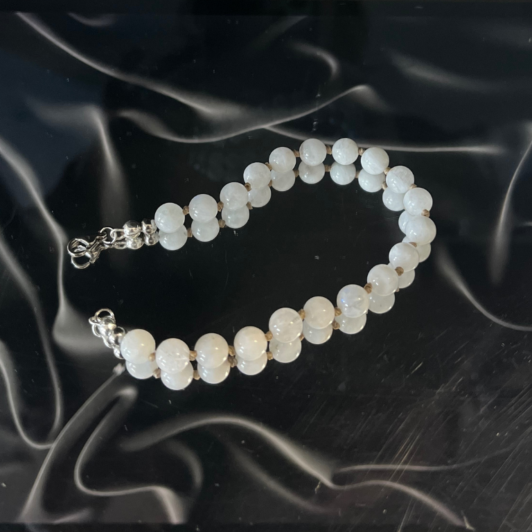 Bracciale in Pietra di Luna con Nodi