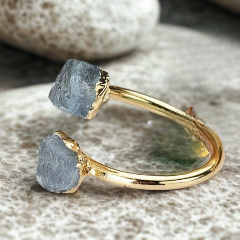 Anello con Acquamarina grezza