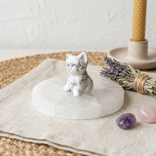 Cagnolino in Howlite – Scultura in Pietra Naturale