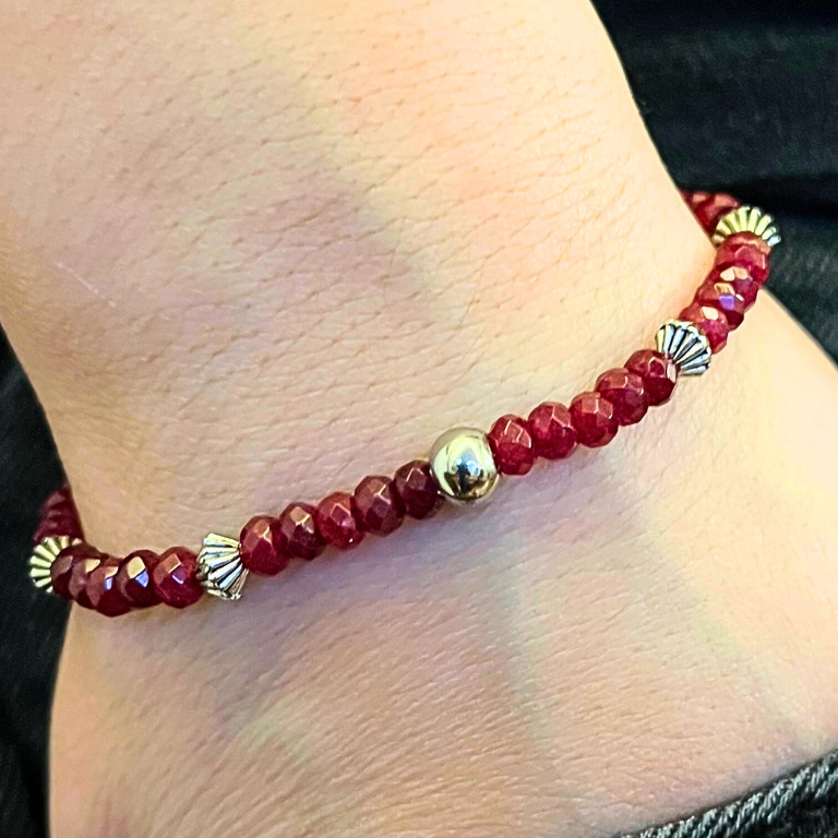 Bracciale in Granato – Passione, Coraggio e Vitalità