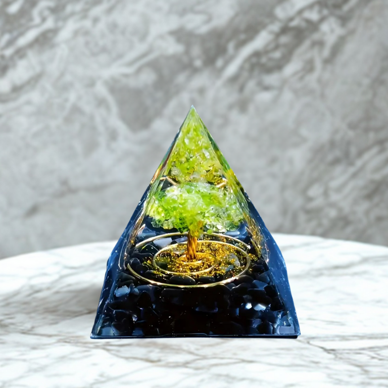 Piramide Orgonite con Ossidiana nera e Peridoto