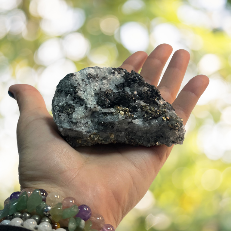 Pirite con Quarzo e Calciopirite – Energia di Abbondanza e Protezione