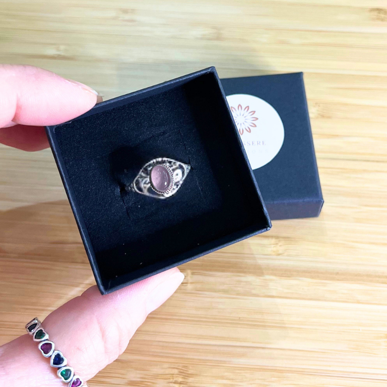 Anillo de cuarzo rosa