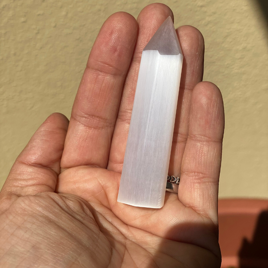 Torre di Selenite – Faro di Luce Interiore