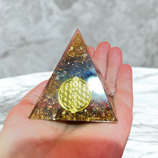 Piramide Orgonite 7 Chakra con Fiore della Vita