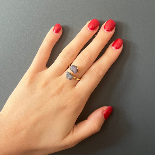 Anello con Zaffiro Grezzo