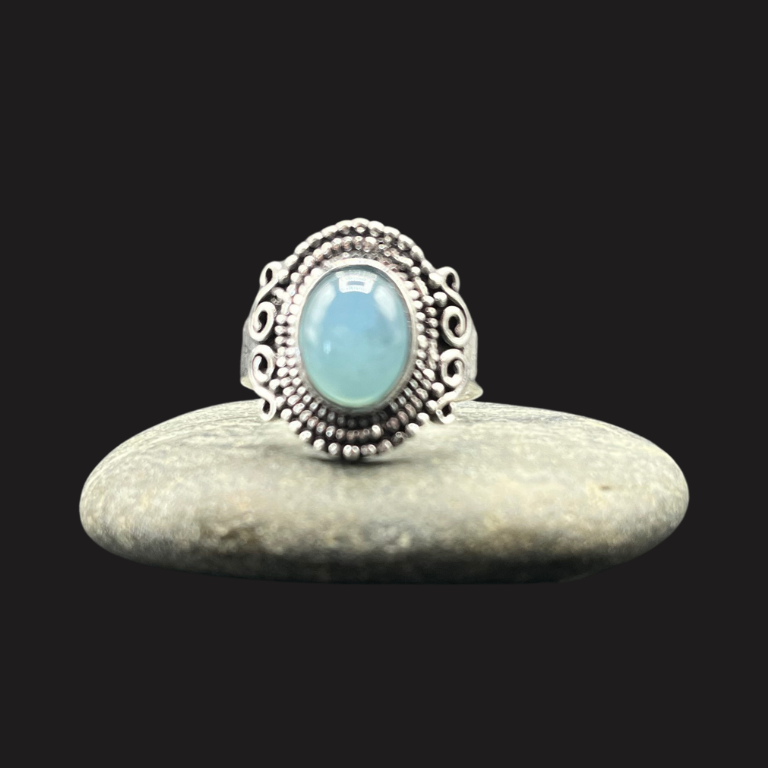 Anello in Calcedonio