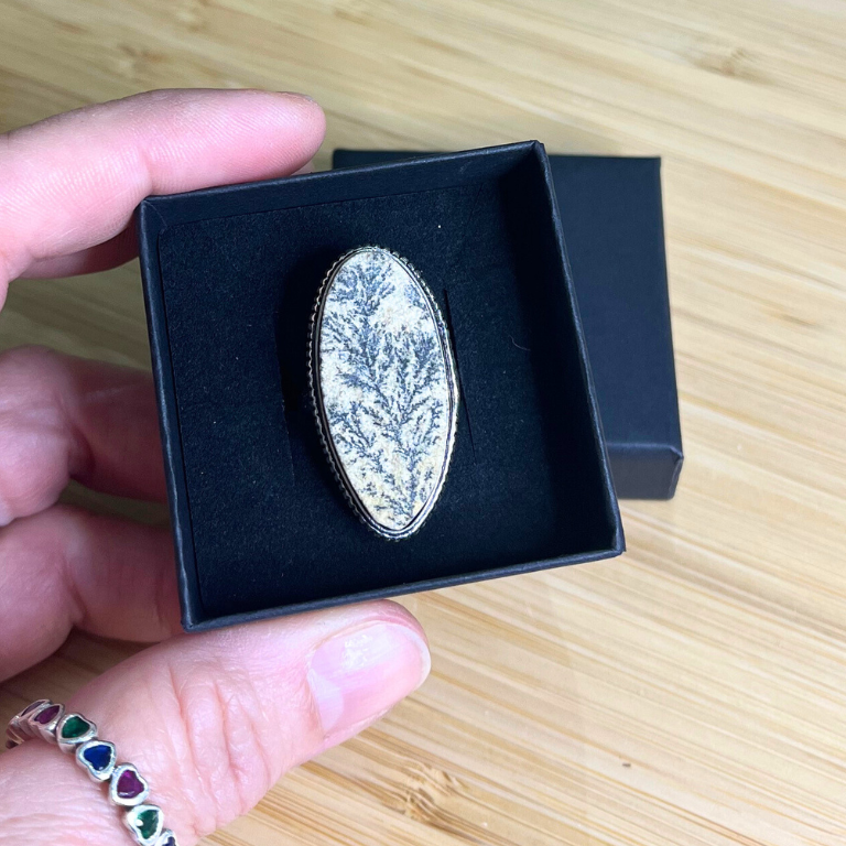 Anello in Psilomelano Dendrite naturale