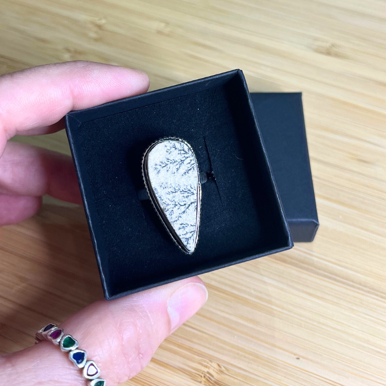 Anello in Psilomelano Dendrite naturale