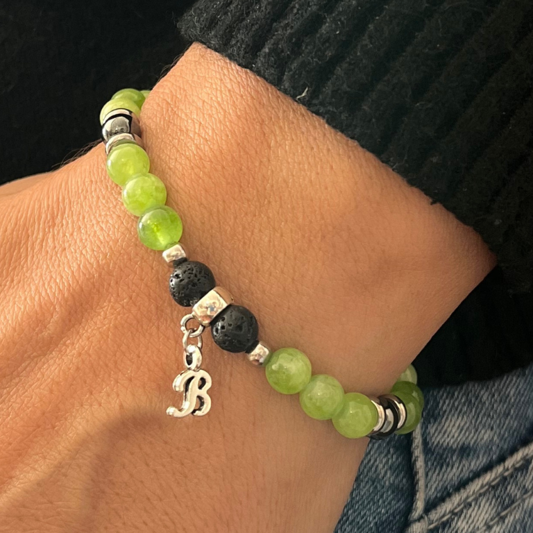 Pulsera con dije inicial