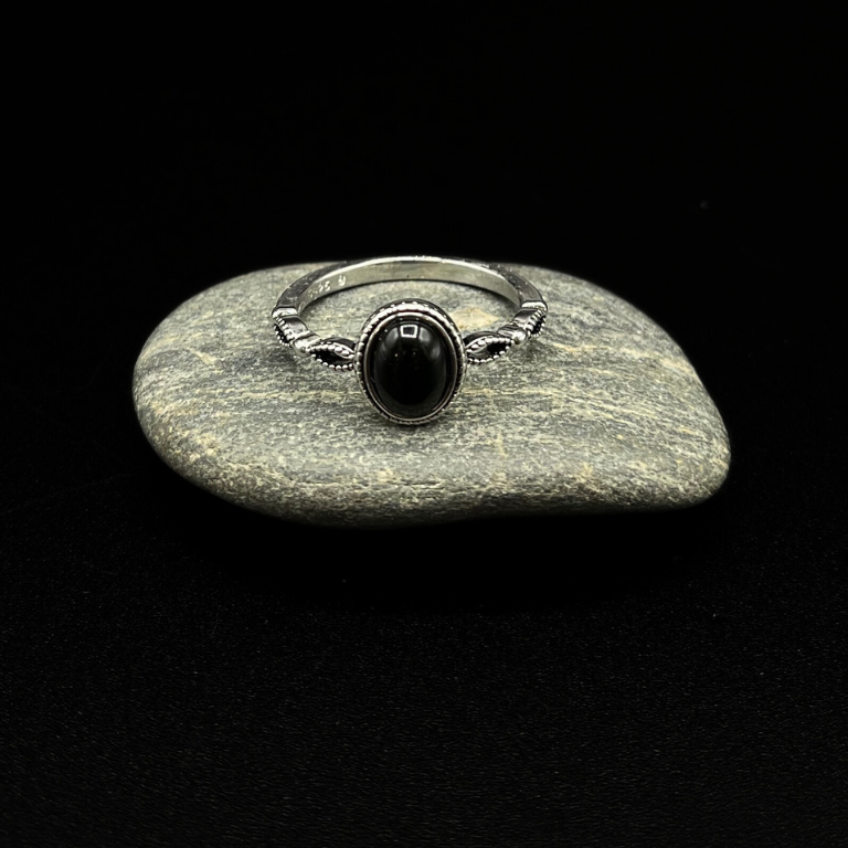 Anillo de plata 925 con ónix negro