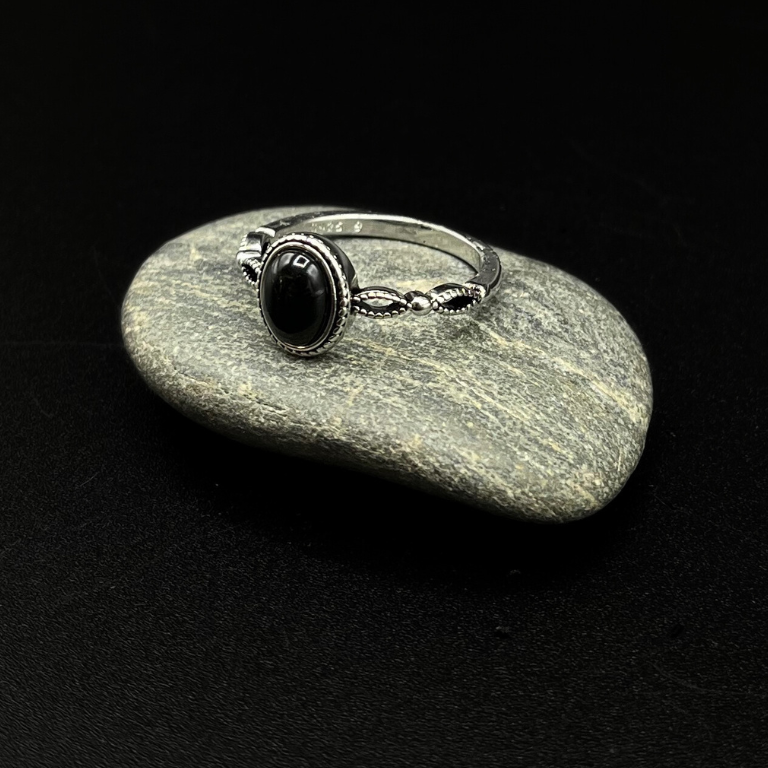Anillo de plata 925 con ónix negro