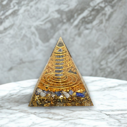Piramide in Orgonite con Cristallo di Lapislazzuli