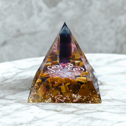 Piramide Orgonite con Ametista e Occhio di Tigre