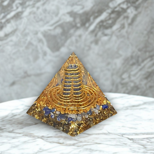 Piramide in Orgonite con Cristallo di Lapislazzuli