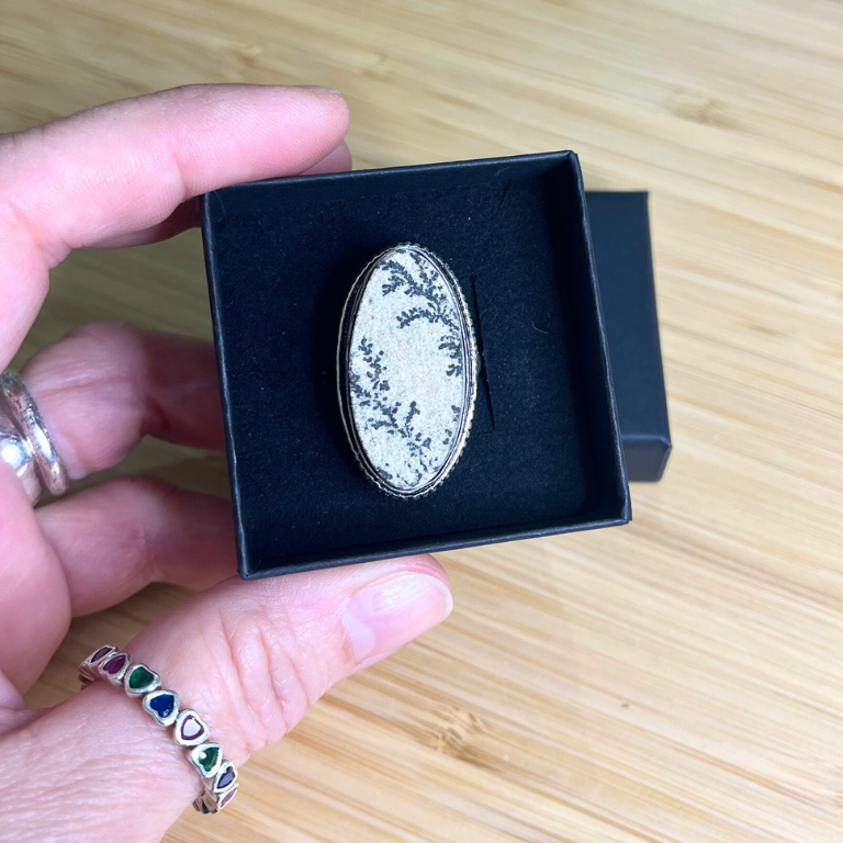 Anello in Psilomelano Dendrite naturale