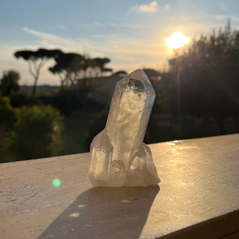 Cluster di Quarzo Ialino Naturale – Energia Pura e Chiarezza Cristallina