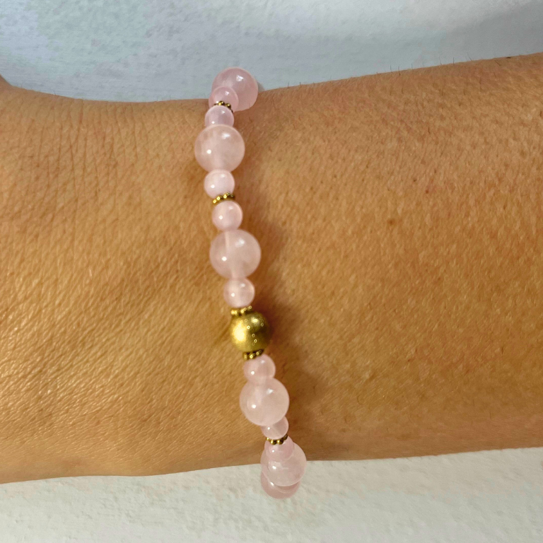 Bracciale in Quarzo Rosa – L’Energia dell’Amore