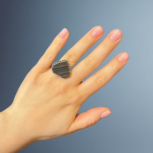 Anello Cuore in Tormalina Nera Grezza
