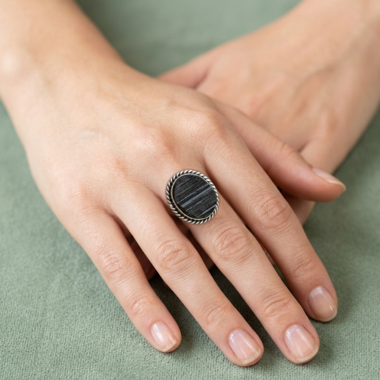 Anello Artigianale con Tormalina Nera Grezza