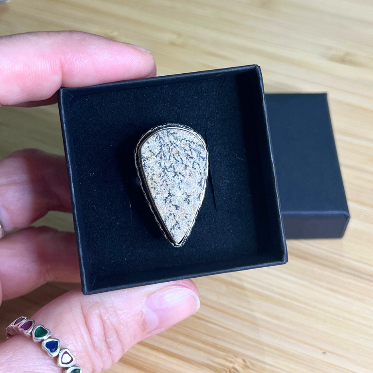 Anello in Psilomelano Dendrite naturale