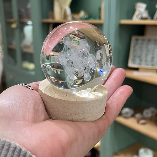 Lampada Sfera in Cristallo – Metatron o Fiore della Vita (6,5 × 7,5 cm)
