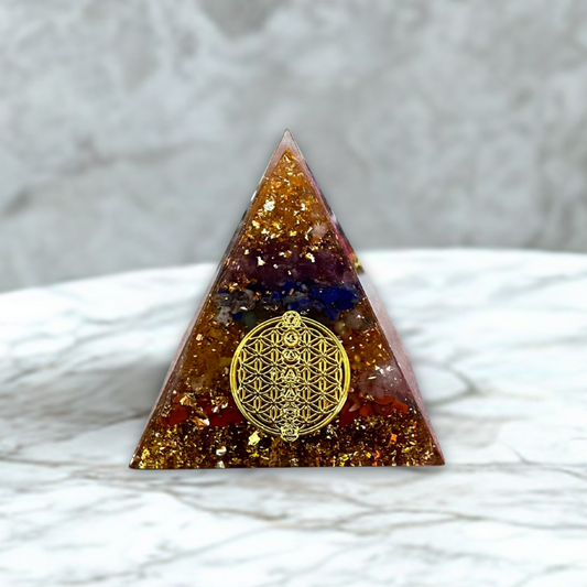 Piramide Orgonite 7 Chakra con Fiore della Vita