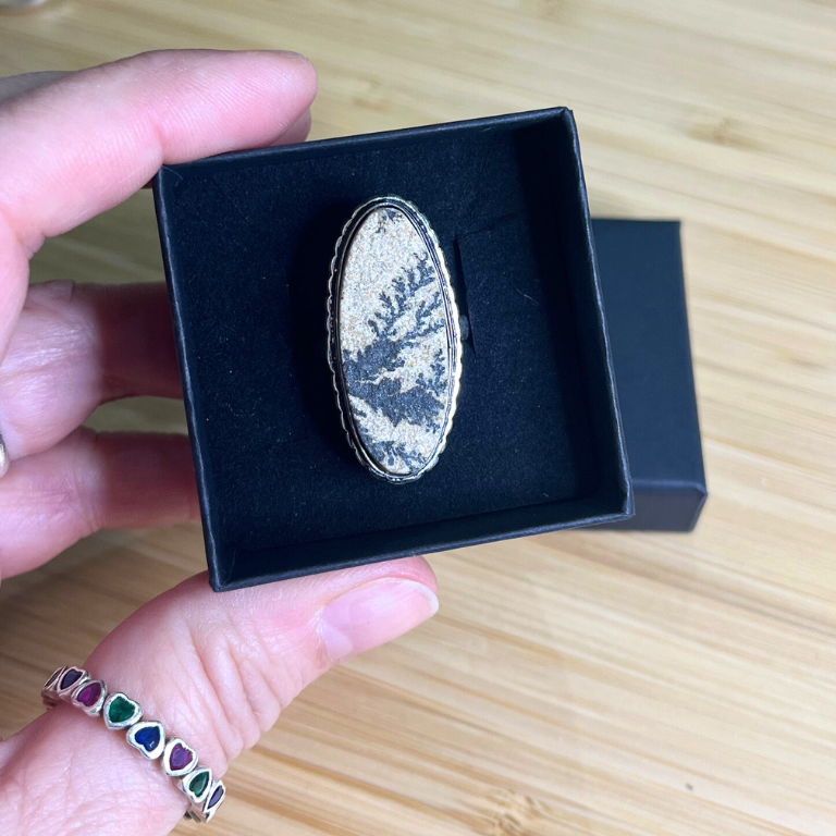 Anello in Psilomelano Dendrite naturale